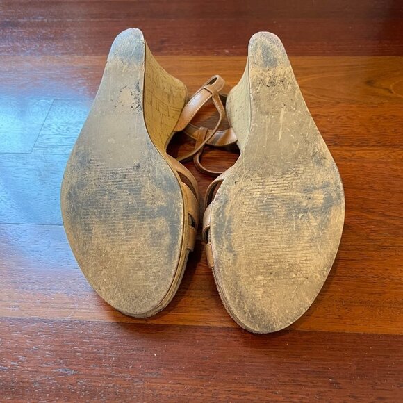 Steve Madden Tan Strappy Beaded Wedge Sandals, Size 8-8.5 - Picture 4 of 4